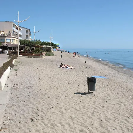 Mb4 Piscine By Interhome